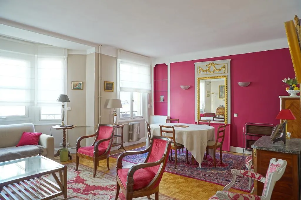 Apartment Rue Copernic - 16