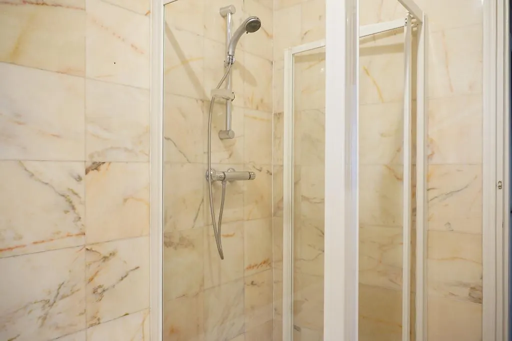 Apartment Rue Copernic - 16